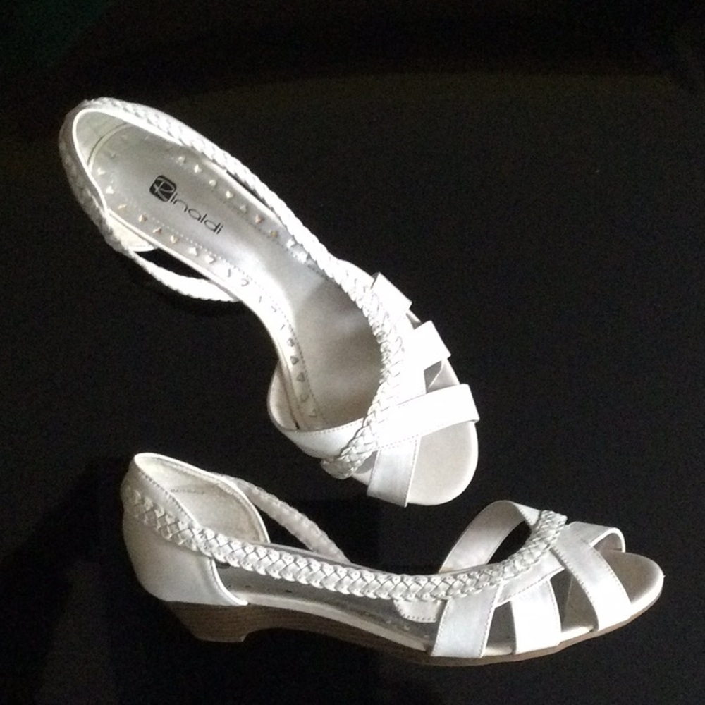 Braid trimmed leather shoes, new without tags